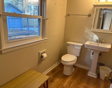 708 Austin Avenue - Photo Thumbnail 8