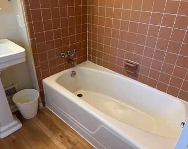 708 Austin Avenue - Photo Thumbnail 12