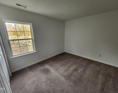 2010 Grassy Banks Drive - Photo Thumbnail 7
