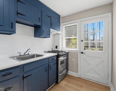 3525 Kentucky Avenue - Photo Thumbnail 7