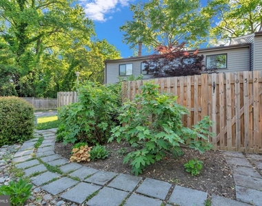 1052 Cedar Ridge Court - Photo Thumbnail 31