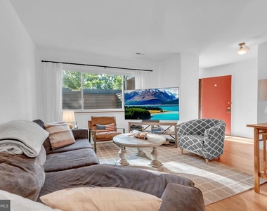 1052 Cedar Ridge Court - Photo Thumbnail 2