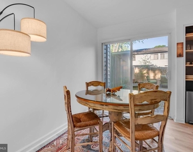 1052 Cedar Ridge Court - Photo Thumbnail 14