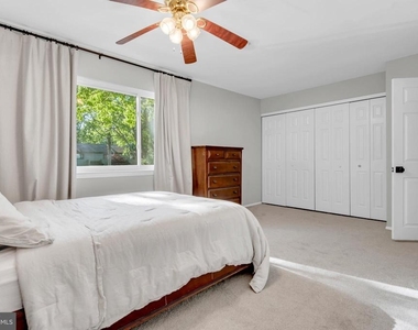 1052 Cedar Ridge Court - Photo Thumbnail 19