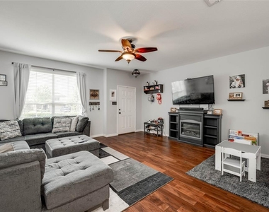 12221 Buzz Schneider Ln - Photo Thumbnail 4