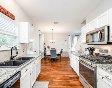 12221 Buzz Schneider Ln - Photo Thumbnail 10