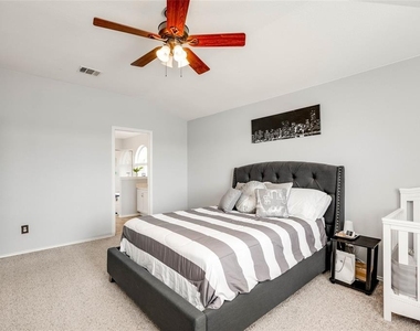12221 Buzz Schneider Ln - Photo Thumbnail 16