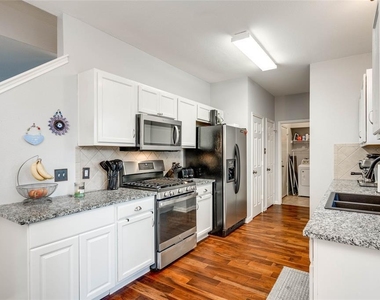 12221 Buzz Schneider Ln - Photo Thumbnail 7