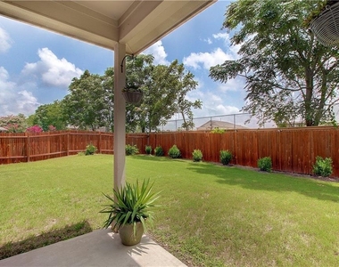 12221 Buzz Schneider Ln - Photo Thumbnail 28