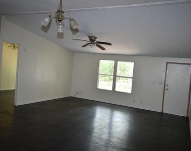 8607 Burleson Manor Rd - Photo Thumbnail 6