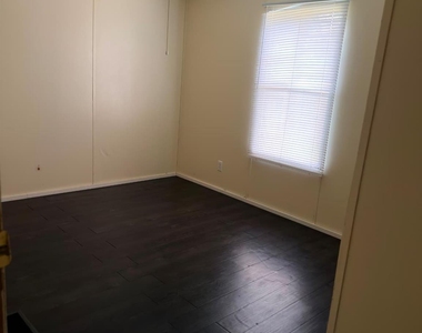 8607 Burleson Manor Rd - Photo Thumbnail 8