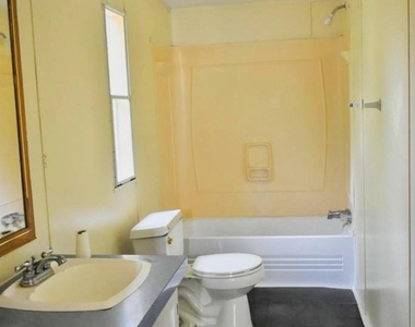8607 Burleson Manor Rd - Photo Thumbnail 7