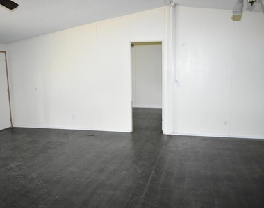 8607 Burleson Manor Rd - Photo Thumbnail 3
