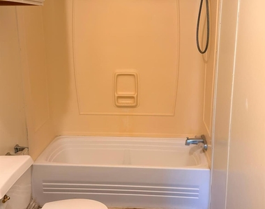 8607 Burleson Manor Rd - Photo Thumbnail 9