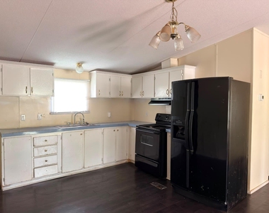8607 Burleson Manor Rd - Photo Thumbnail 5