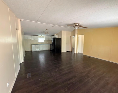 8607 Burleson Manor Rd - Photo Thumbnail 4