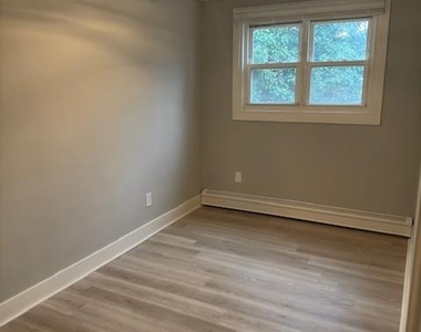 4253 Brooks Street Ne - Photo Thumbnail 15