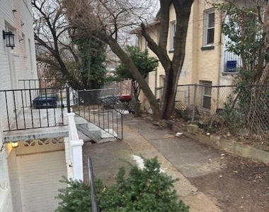 4253 Brooks Street Ne - Photo Thumbnail 20