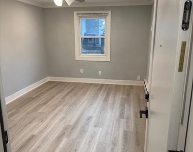 4253 Brooks Street Ne - Photo Thumbnail 10