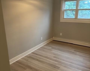 4253 Brooks Street Ne - Photo Thumbnail 14