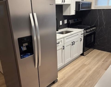 4253 Brooks Street Ne - Photo Thumbnail 5