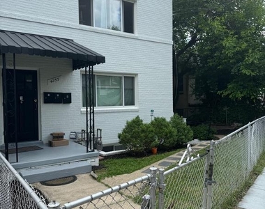 4253 Brooks Street Ne - Photo Thumbnail 1