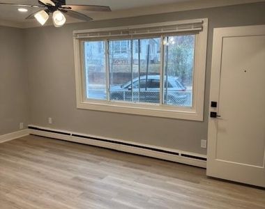 4253 Brooks Street Ne - Photo Thumbnail 8