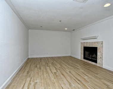 17607 Klamath Falls Dr - Photo Thumbnail 5