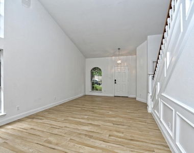 17607 Klamath Falls Dr - Photo Thumbnail 4