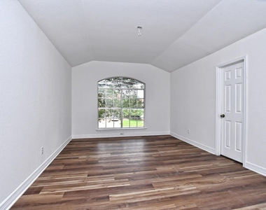 17607 Klamath Falls Dr - Photo Thumbnail 11
