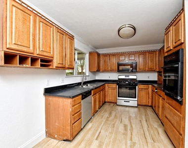 17607 Klamath Falls Dr - Photo Thumbnail 6