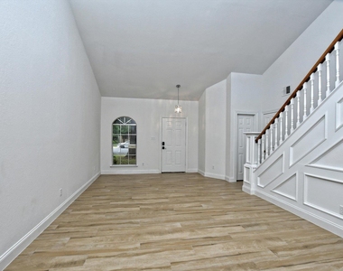 17607 Klamath Falls Dr - Photo Thumbnail 2
