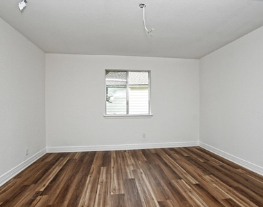 17607 Klamath Falls Dr - Photo Thumbnail 12