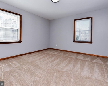 613 Hamlin Street Ne - Photo Thumbnail 10