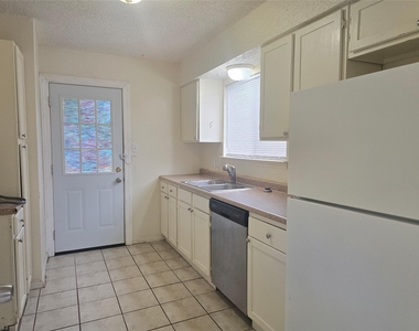 420 Vista West Ct - Photo Thumbnail 2