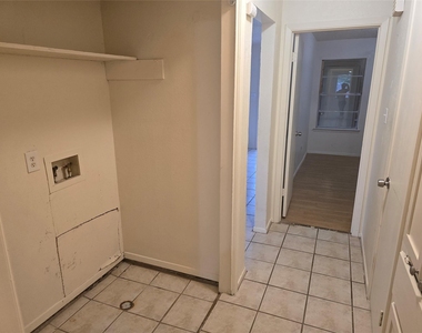 420 Vista West Ct - Photo Thumbnail 7