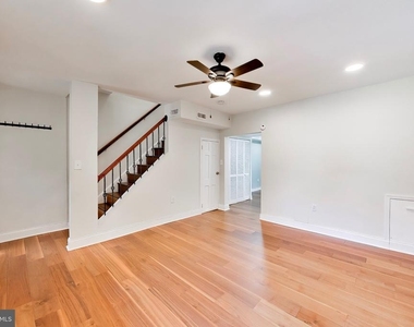 4230 Edson Place Ne - Photo Thumbnail 8