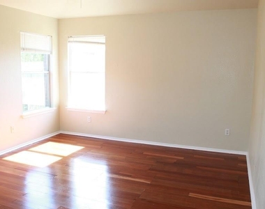 1009 Clayton Dr - Photo Thumbnail 13