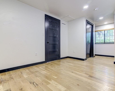 1711 Brentwood St - Photo Thumbnail 9
