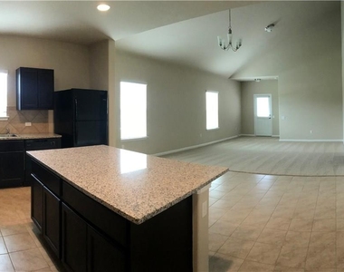 1532 Maier Dr - Photo Thumbnail 5