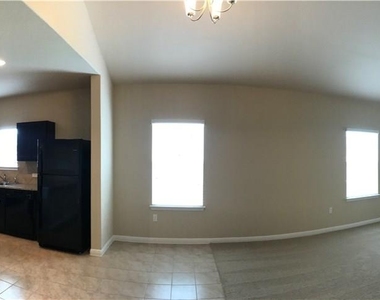 1532 Maier Dr - Photo Thumbnail 6