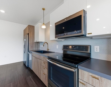4361 S Congress Ave - Photo Thumbnail 12