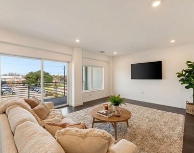 4361 S Congress Ave - Photo Thumbnail 1