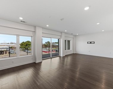 4361 S Congress Ave - Photo Thumbnail 4
