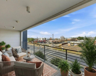 4361 S Congress Ave - Photo Thumbnail 2