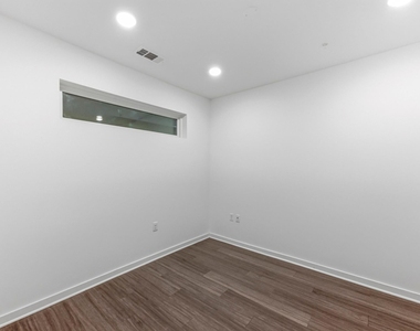 4361 S Congress Ave - Photo Thumbnail 14