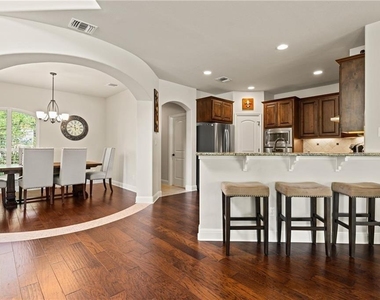 110 Oak Glen Cv - Photo Thumbnail 3