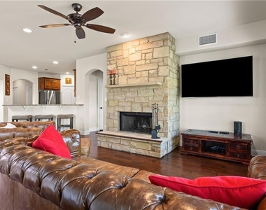 110 Oak Glen Cv - Photo Thumbnail 4