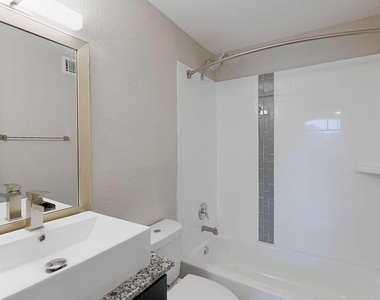 8300 N Interstate 35 Svrd B Highway - Photo Thumbnail 6
