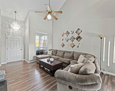 9000 Wellesley Dr - Photo Thumbnail 16